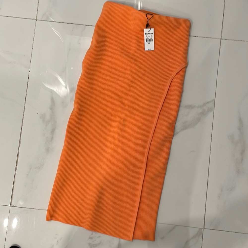 EXPRESS brand new orange knit skirt,